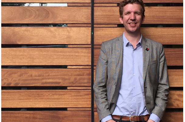 What are the benefits of robo-investing?